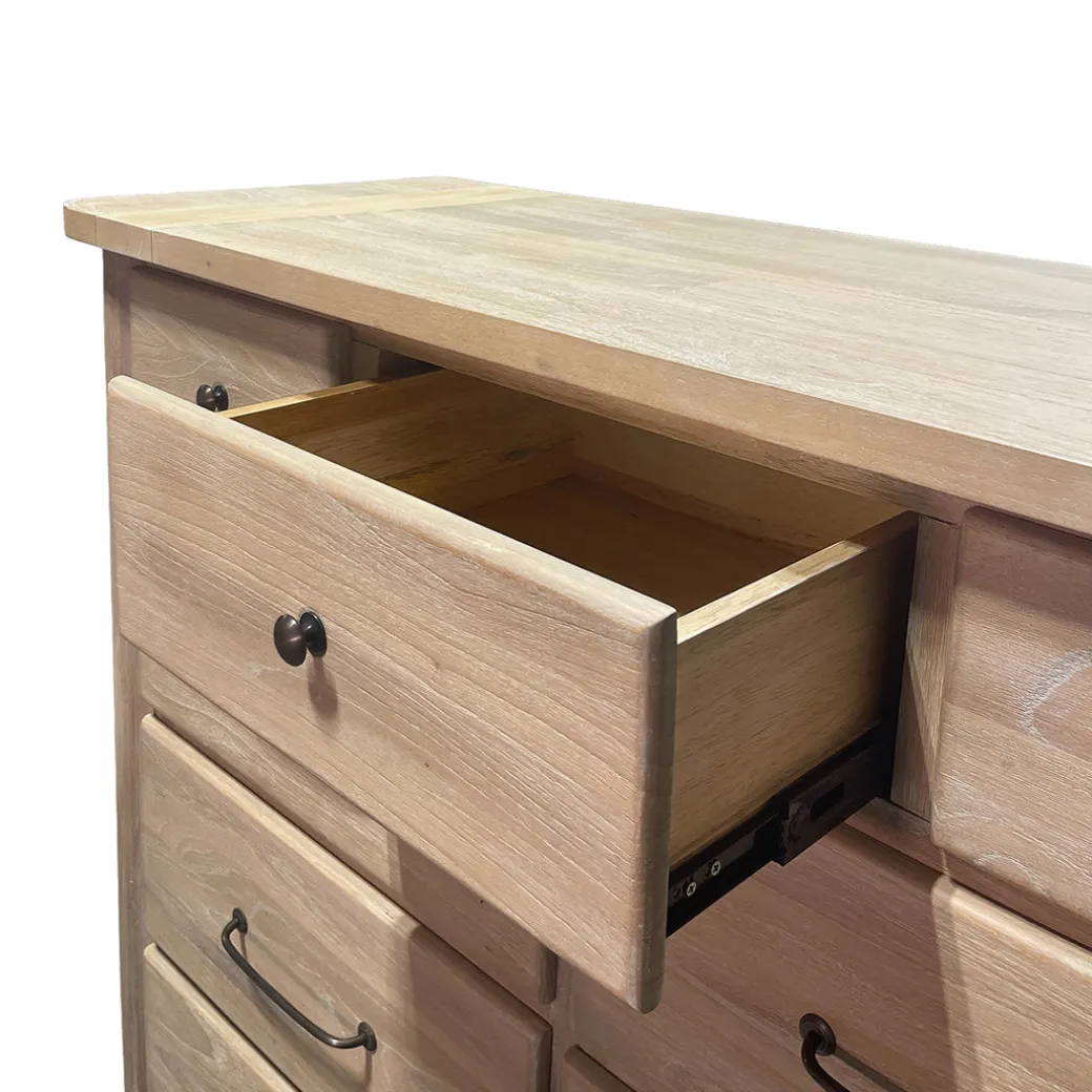 Aria Chest